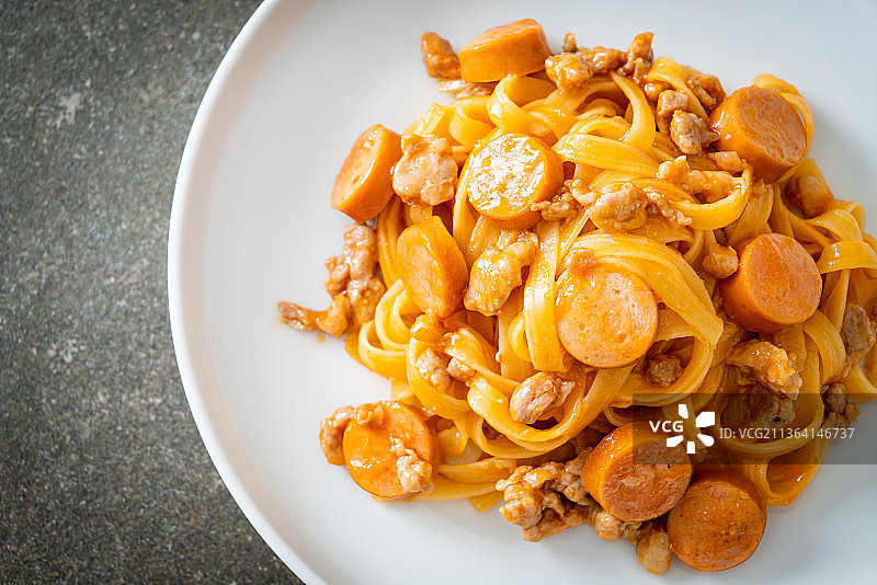 香肠肉末意面图片素材