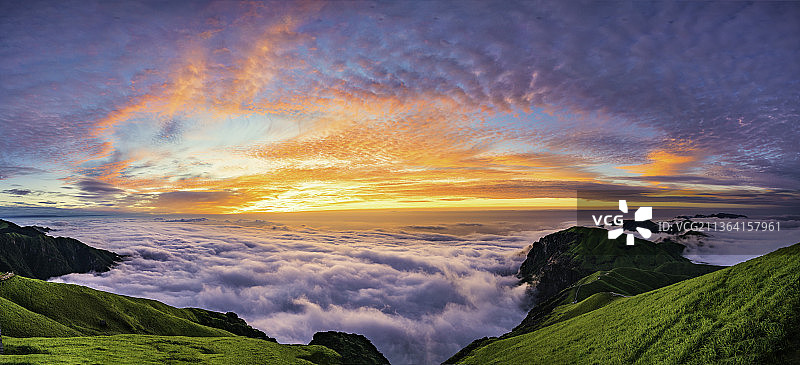 武功山云海夕照风光图片素材