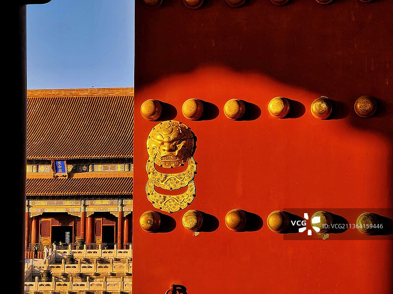 夕阳下宫门半掩的故宫图片素材