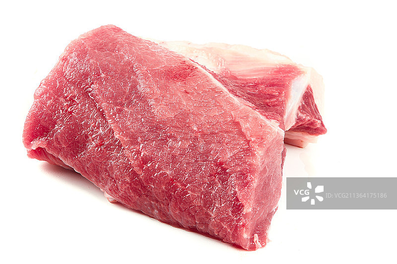 猪瘦肉摆放在白底上图片素材
