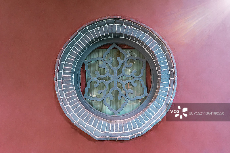 中国山东泰安著名景点泰山风景区岱庙行宫的中国古典建筑上的图案图片素材