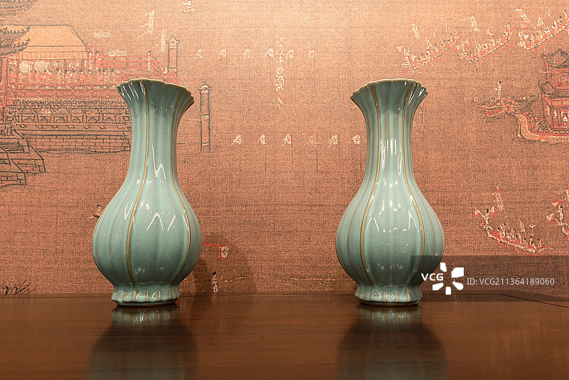 现代人烧制的汝窑瓷器图片素材