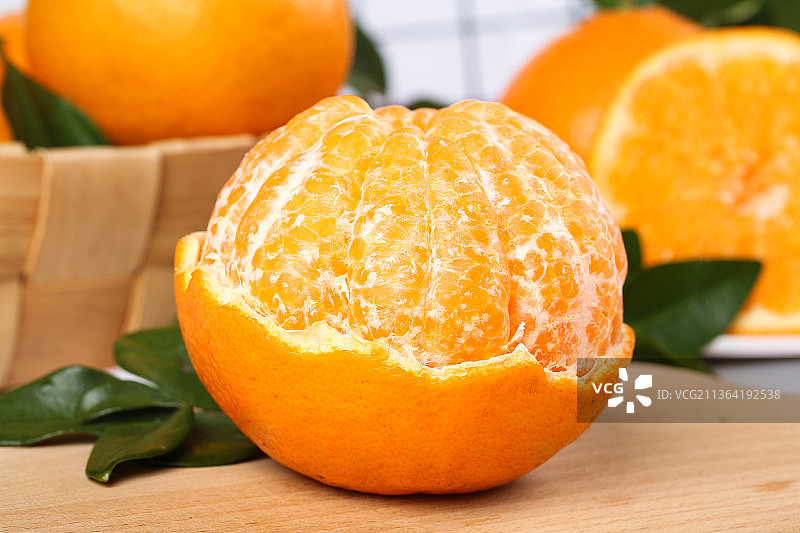 浅底上放着春见图片素材