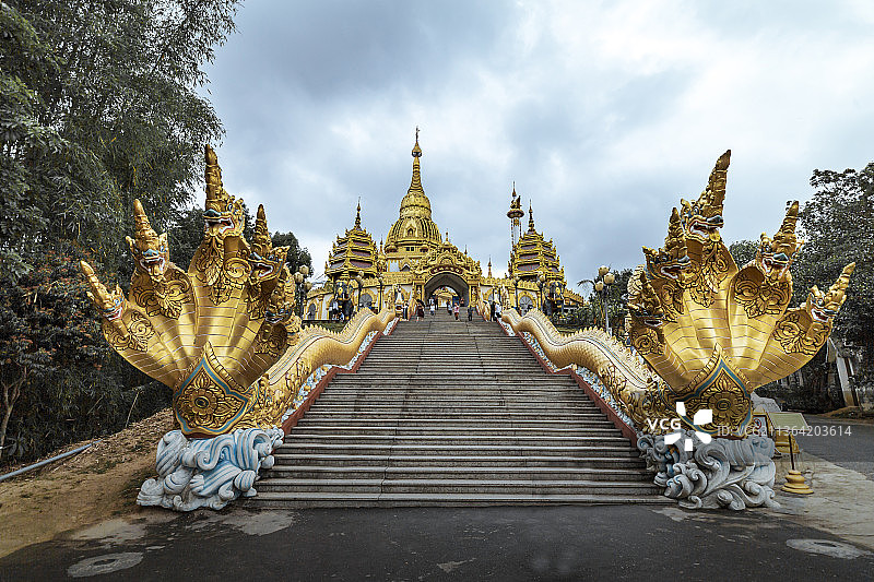 云南芒市勐焕大金塔及勐巴娜西珍奇园图片素材