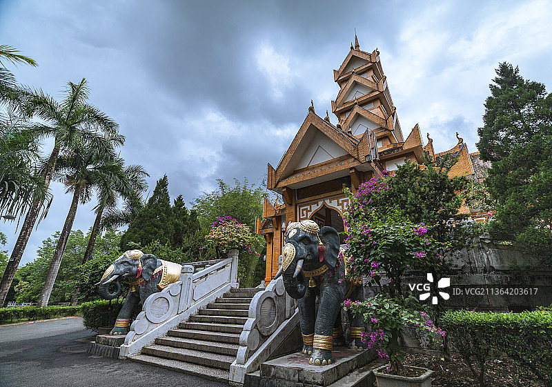 云南芒市勐焕大金塔及勐巴娜西珍奇园图片素材