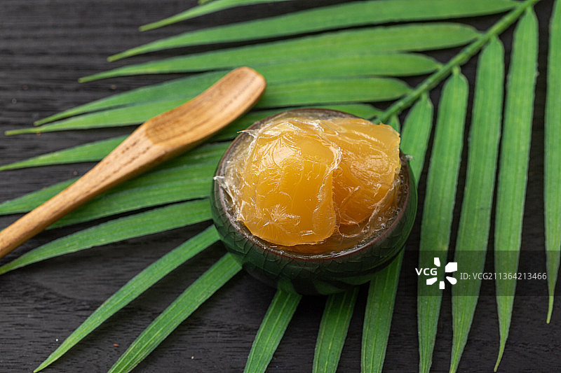 黄色的医用凡士林特写图片素材