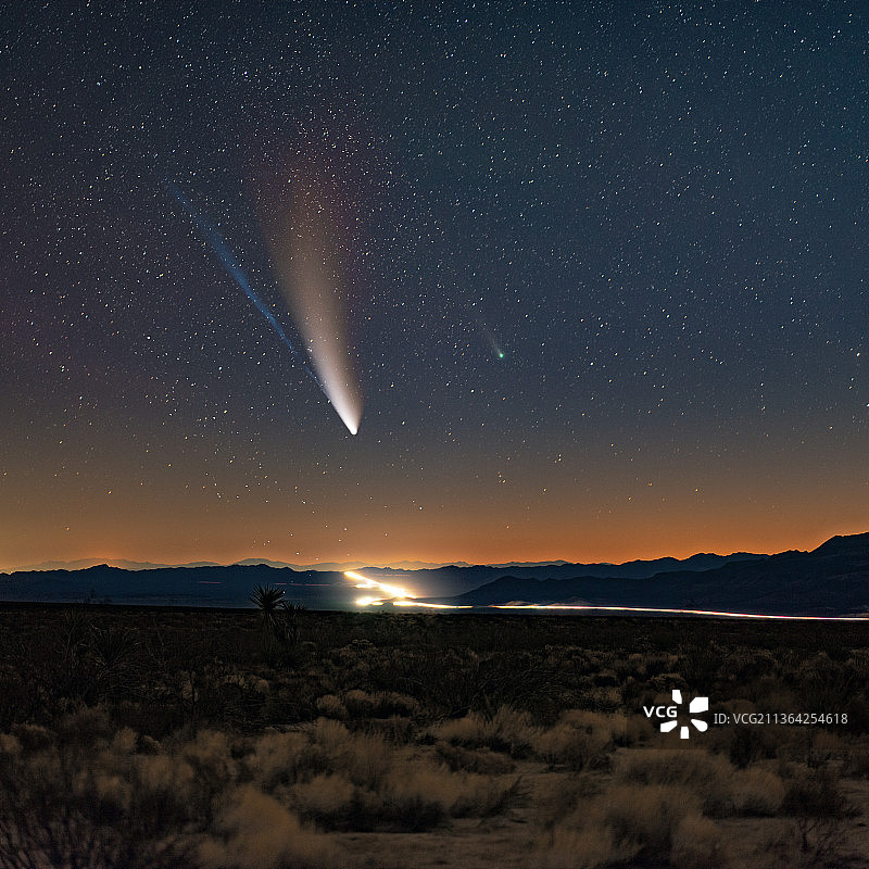 C2021 A1 Leonard与C2020 F3 Neowise彗星，美国加利福尼亚州图片素材