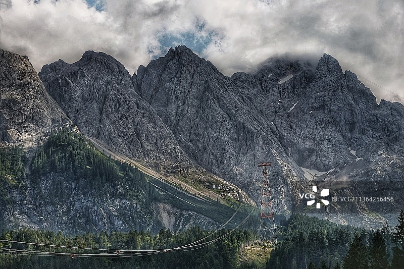 德国阿尔卑斯山楚格峰的湖光山色图片素材