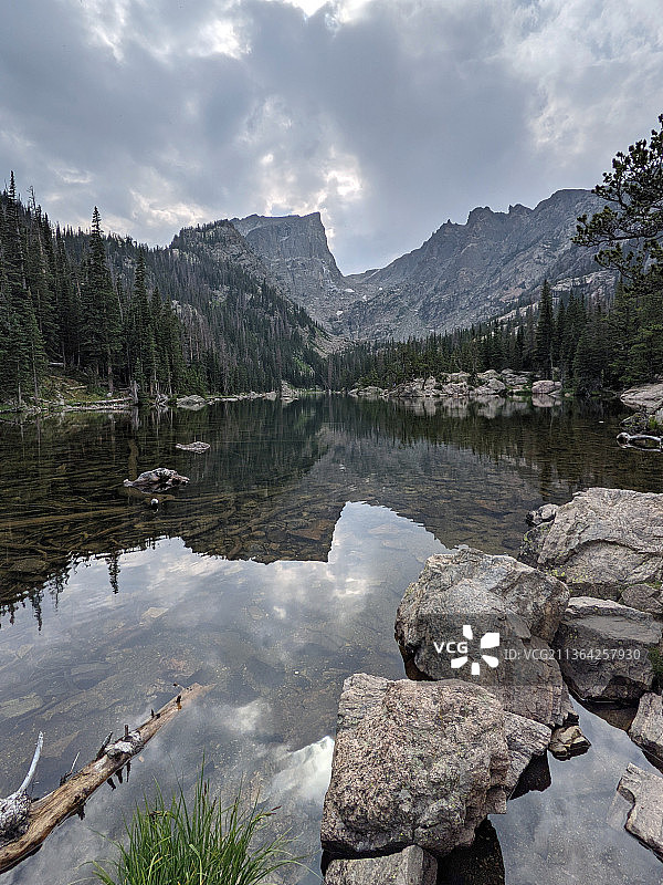 梦幻湖，落基山国家公园，科罗拉多州山区湖泊风光，美国图片素材