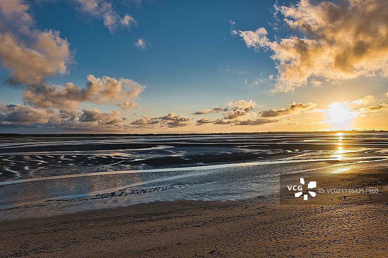 法国勒克鲁瓦图瓦日落海滩美景图片素材