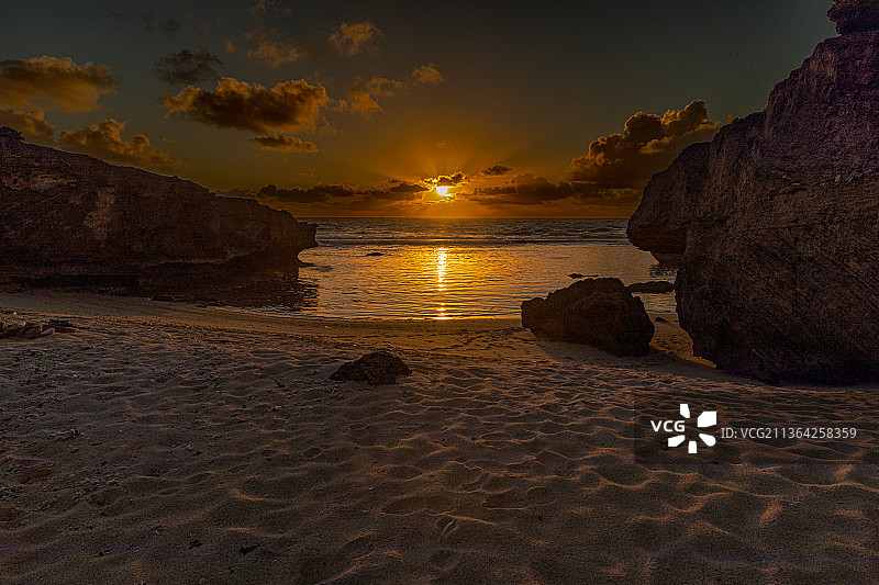 罗德里格斯岛Trou DArgent日落海景图片素材