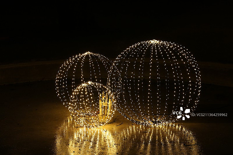 桌上发光照明设备特写图片素材