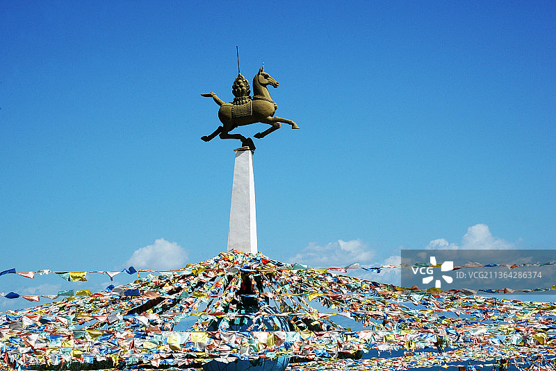 青海湖马踏飞燕雕塑图片素材