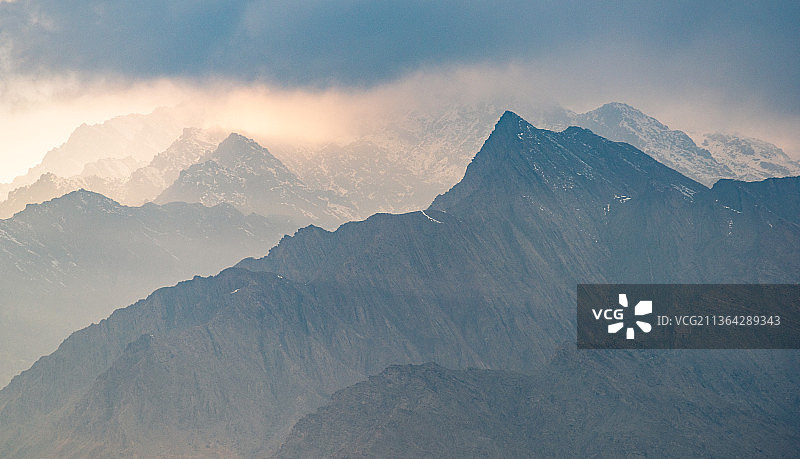 新疆帕米尔高原的自然风光图片素材