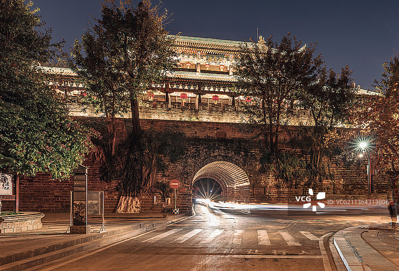 华灯初上大通门（西昌建昌古城）图片素材