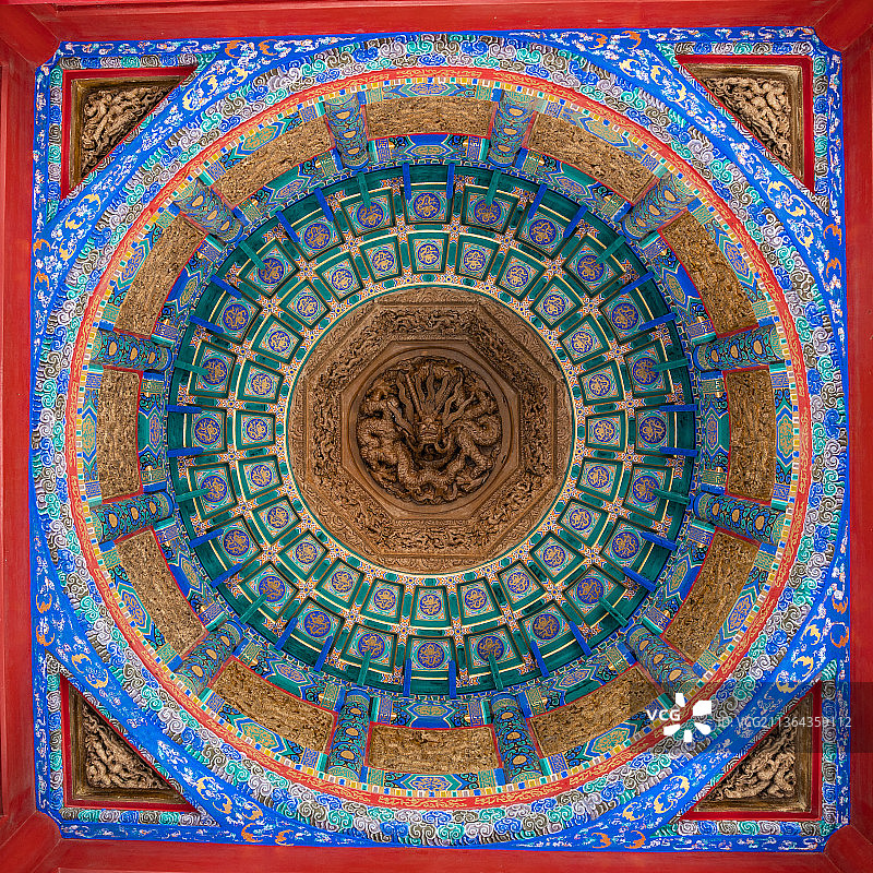 北海公园五龙亭的华丽藻井图片素材