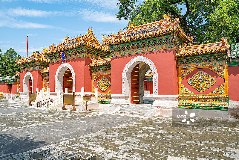 北海公园皇家建筑门楼特写图片素材