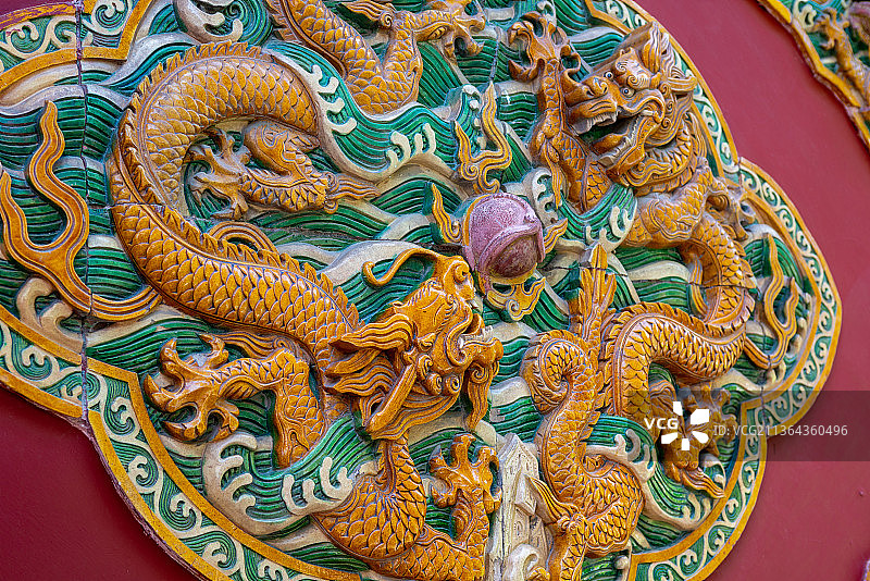 宫殿琉璃砖二龙戏珠图片素材