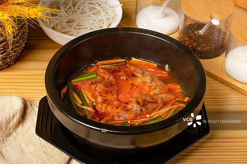 番茄肥牛石锅米线图片素材