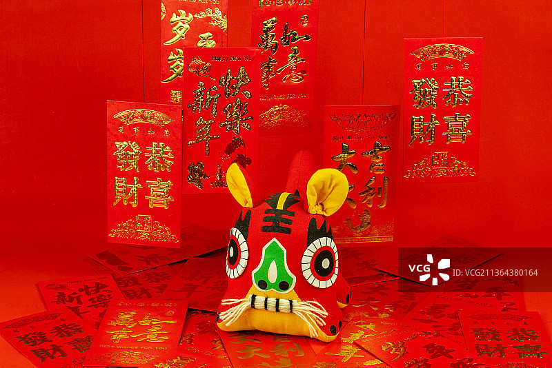 布老虎和红包图片素材
