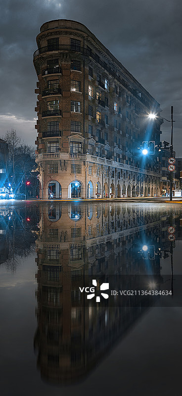 上海武康大楼夜景图片素材