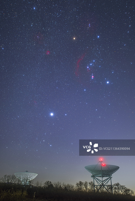 夜空猎户座-密云不老屯国家天文台射电望远镜图片素材