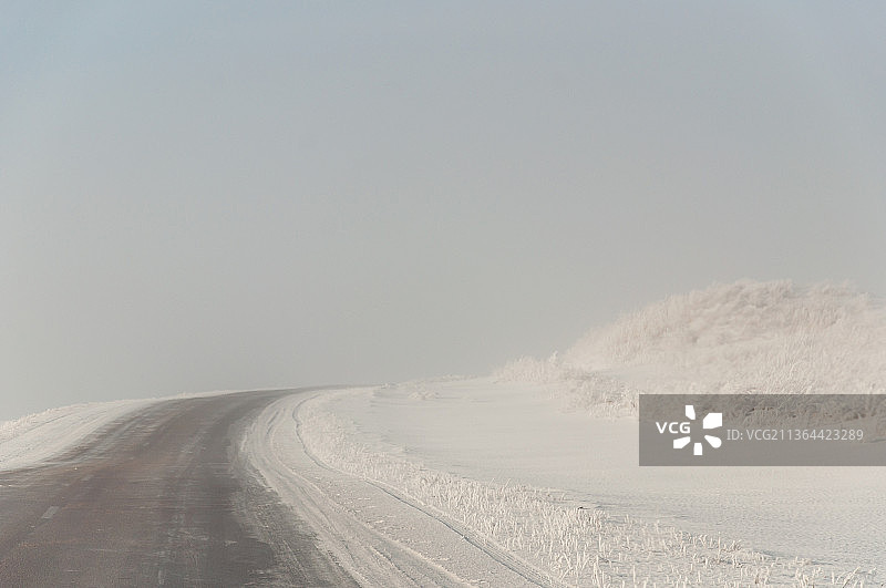 西伯利亚公路旅行：巴尔瑙尔雪景，阿尔泰边疆区，俄罗斯图片素材