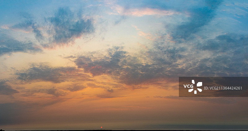 美国密西根州格莱斯顿，日落时分的海景图片素材