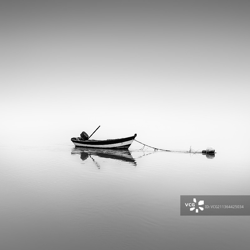 法国，海中船只的剪影图片素材