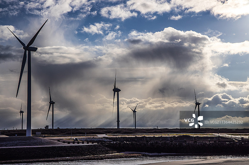 风力发电，荷兰RB Vrouwenpolder风车田野的风景图片素材