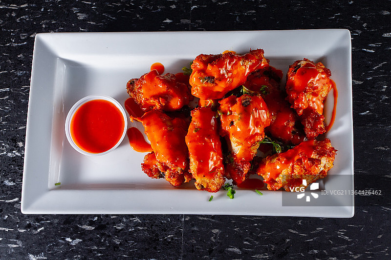 美国食品，盘中肉食的俯视图图片素材