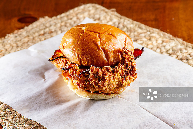 美式食物，桌上的汉堡（马萨诸塞州，美国）图片素材