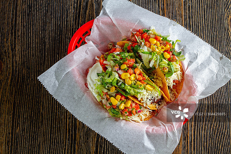 墨西哥美食，餐桌上的食物高角度视图，美国马萨诸塞州图片素材