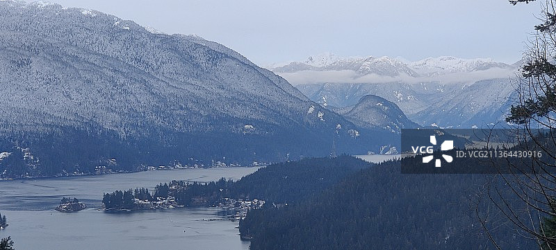 雪后加拿大本拿比山景图片素材