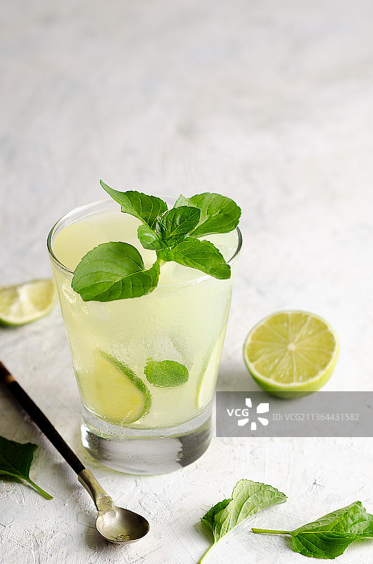 酸橙柠檬特饮，阿根廷餐桌饮品特写图片素材