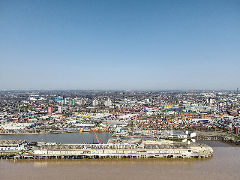 英国赫尔河畔金斯顿水滨码头城市景观航拍图片素材