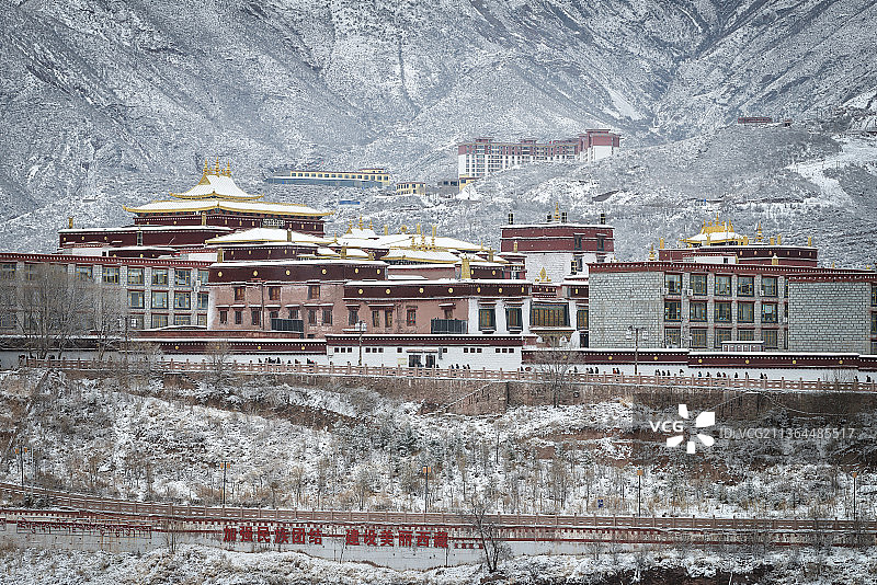 雪霁强巴林寺图片素材