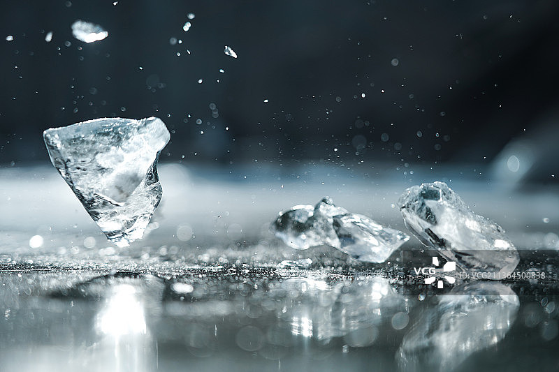 冰块碎裂图片素材