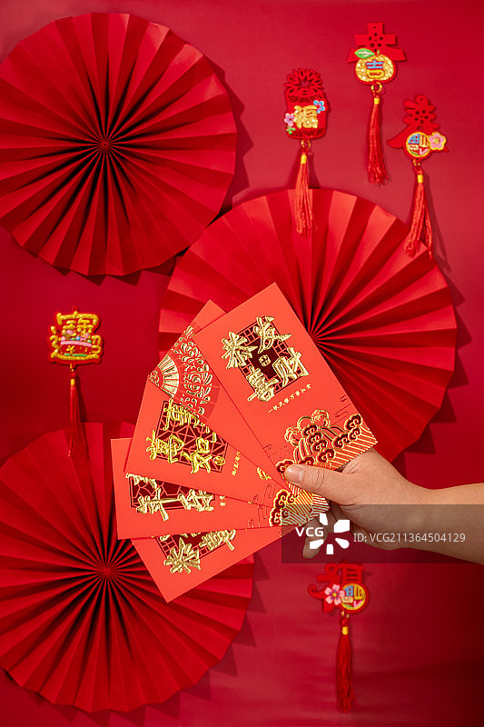 春节，新年，红包，送长辈，红色，幸福的图片素材