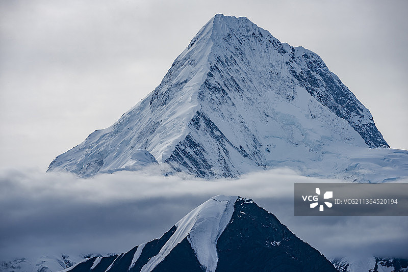 贡嘎雪山图片素材