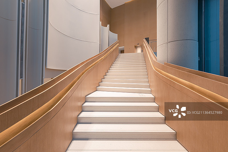 写字楼楼梯  空间感十足图片素材