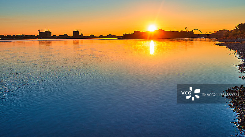 晨曦-中俄界河图片素材