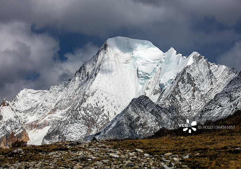 四川甘孜稻城亚丁三怙主神山图片素材