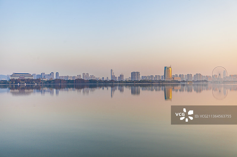 太湖与城市图片素材