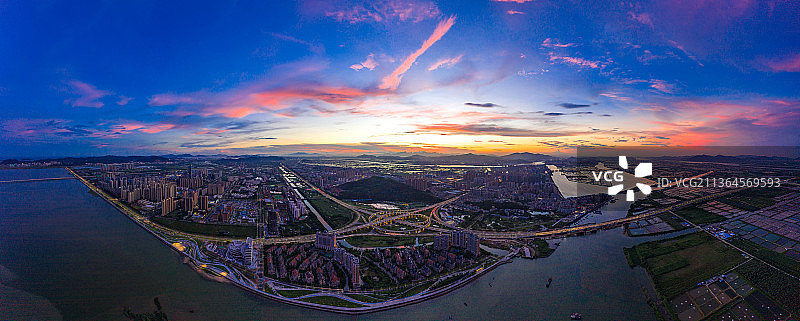 珠海金湾区湖心路口日落晚霞全景航拍图片素材