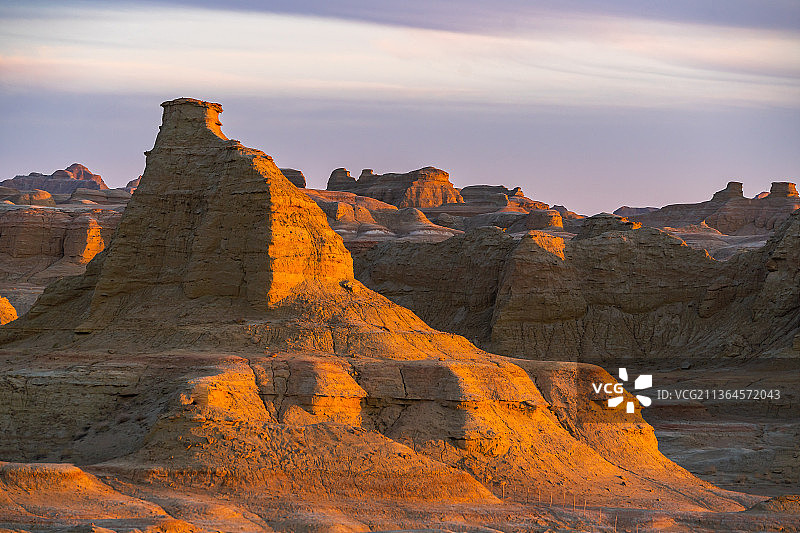 新疆维吾尔自治区克拉玛依市乌尔禾世界魔鬼城丹霞地貌自然风光图片素材