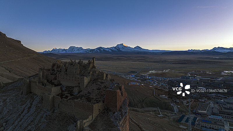 西藏日喀则岗巴古堡航拍图片素材