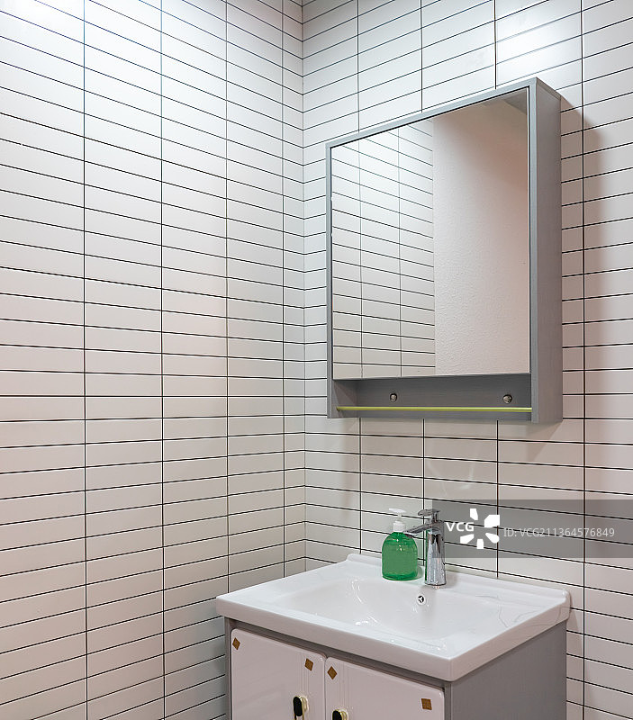 中国家庭洗手间里的洗手台图片素材