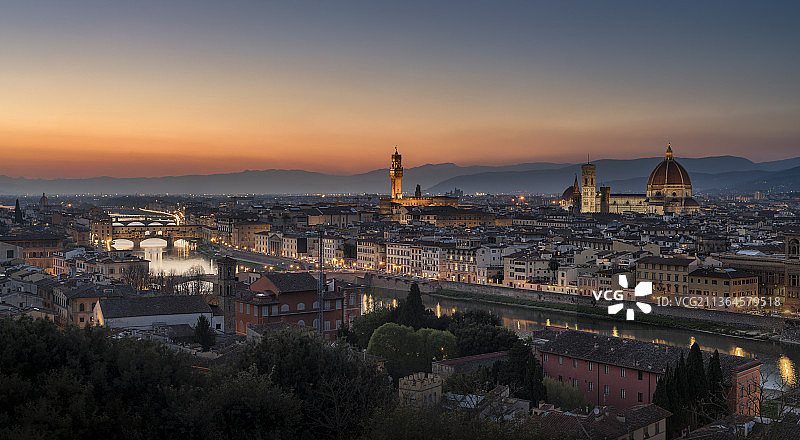 夕阳下的佛罗伦萨老城图片素材