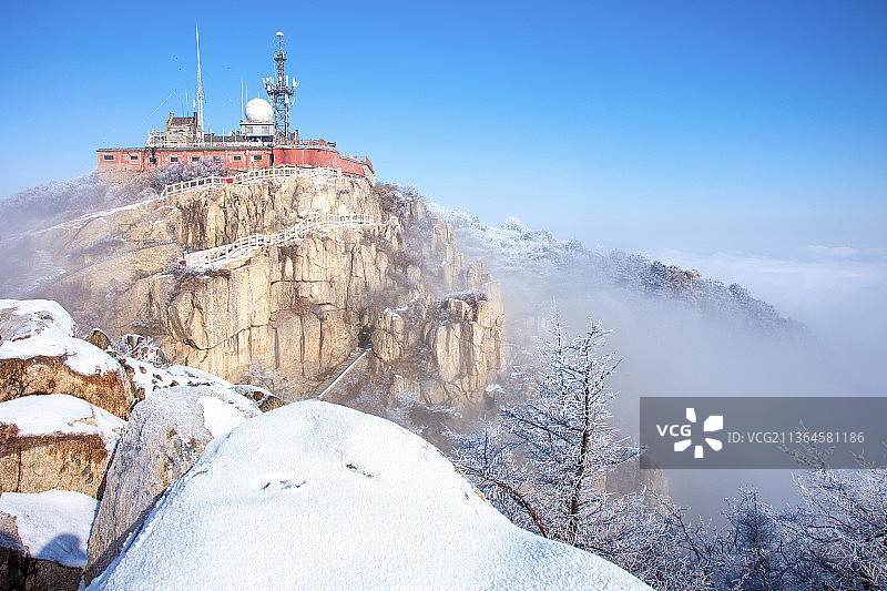 泰山日观峰冬雪图片素材